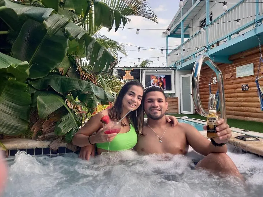 Lujosa Cabana Villa Don Coqui El Combate, Cabo Rojo Pool-Jacuzzi