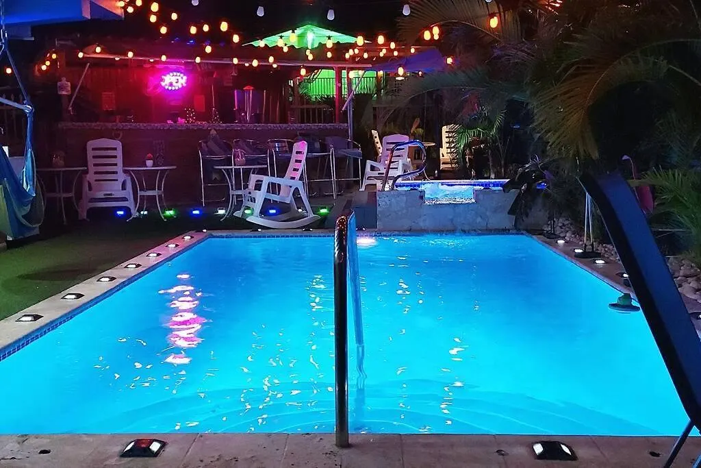 Lujosa Cabana Villa Don Coqui El Combate, Cabo Rojo Pool-Jacuzzi