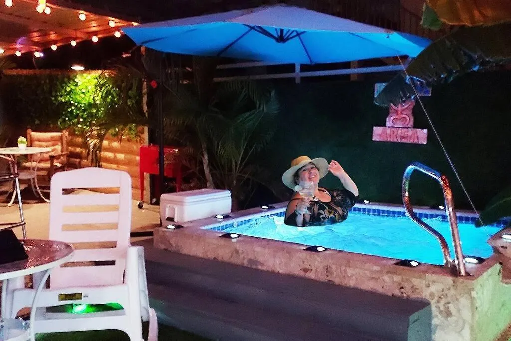 Lujosa Cabana Villa Don Coqui El Combate, Cabo Rojo Pool-Jacuzzi